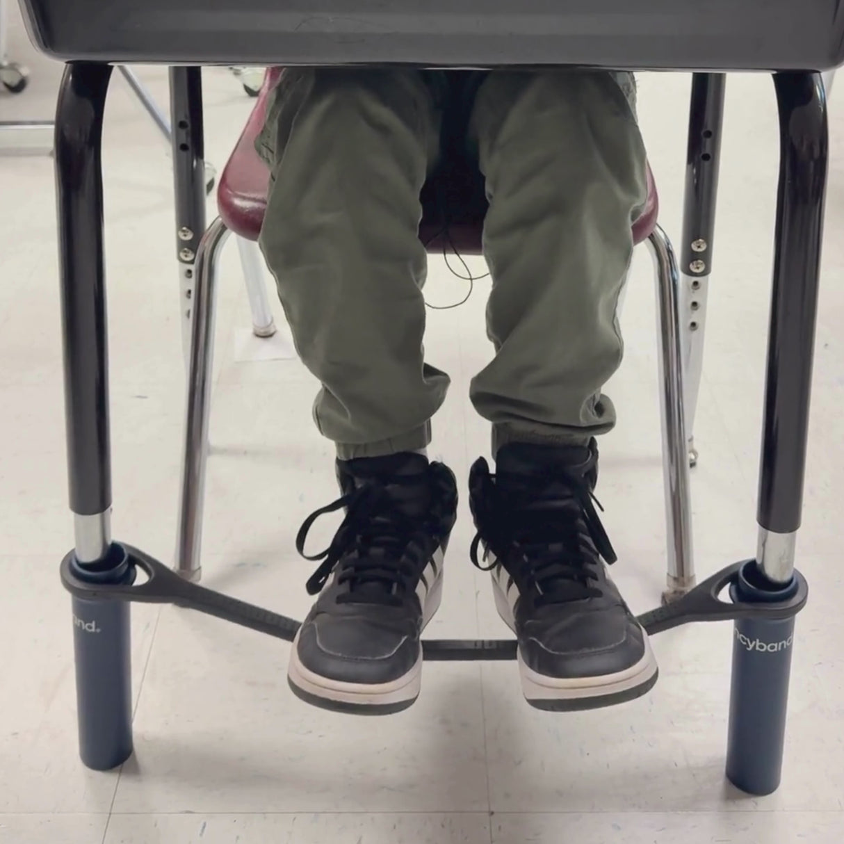 Bouncyband® for School Desks 20–28"